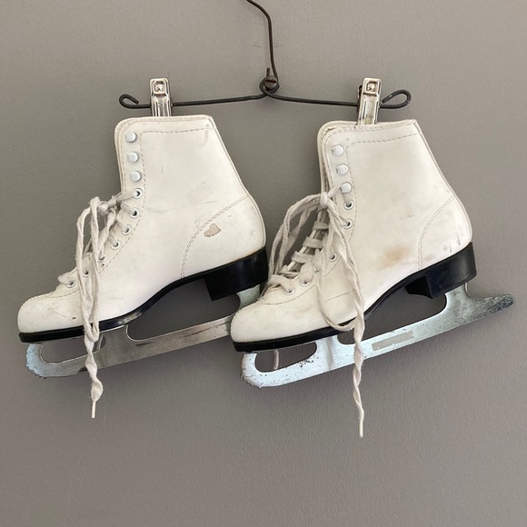 CCM Shoes Size 2 Girls Ccm Pirouette White Ice Skates Poshmark